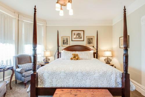 Bed & Breakfast O Canada House