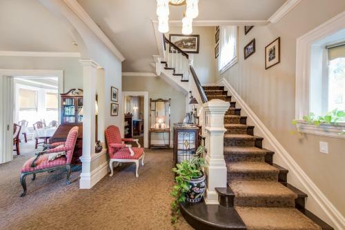 Bed & Breakfast O Canada House