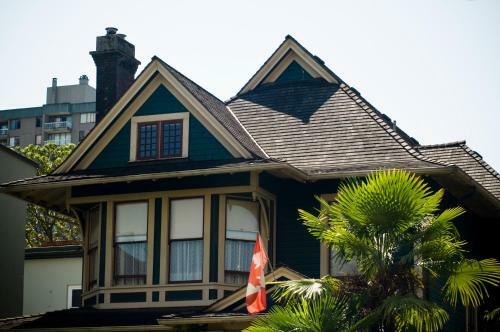 Bed & Breakfast O Canada House