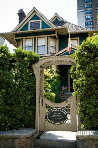 Bed & Breakfast O Canada House