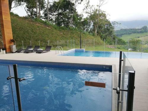 Amplio Apartamento Con Terrazas Y Vista �nica Cafetera