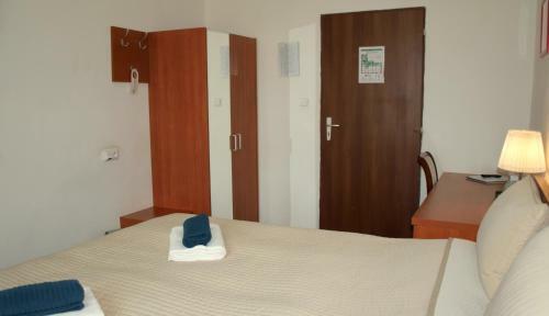 Hostal Pension Village