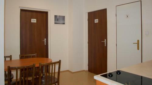 Hostal Pension Village