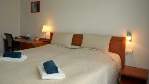 Hostal Pension Village