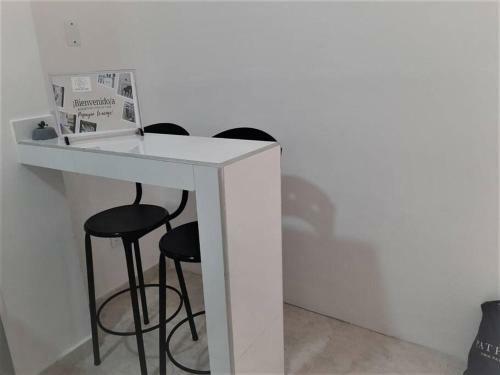 Apartaestudios White And Grey