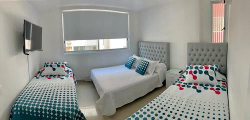 2 Bedroom Beachfront Apartment 2p1-al3 With Pool And Wifi