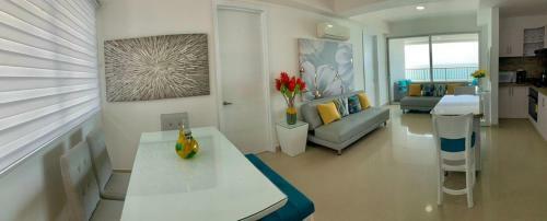 2 Bedroom Beachfront Apartment 2p1-al3 With Pool And Wifi