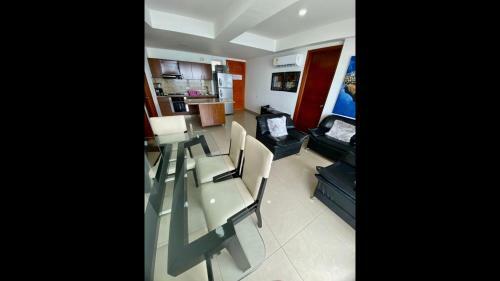 2 Bedroom Beachfront Apartment 2p1-al With Pool And Wifi