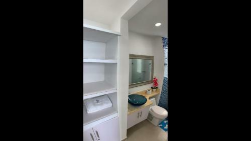 2 Bedroom Beachfront Apartment 2p1-al2 With Pool And Wifi