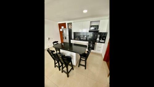 2 Bedroom Beachfront Apartment 2p1-al2 With Pool And Wifi