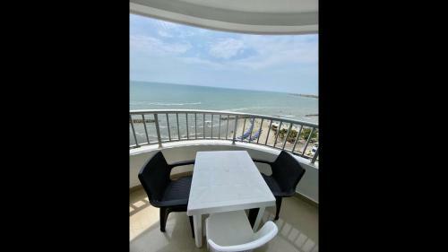 2 Bedroom Beachfront Apartment 2p1-al2 With Pool And Wifi