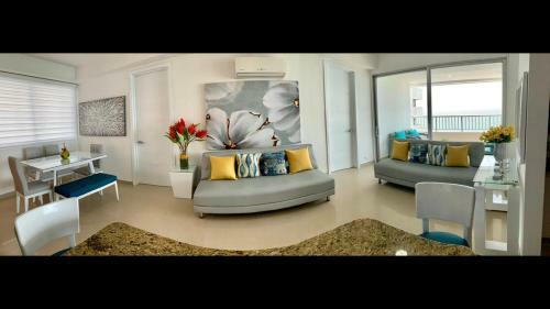 2 Bedroom Beachfront Apartment 2p1-al2 With Pool And Wifi