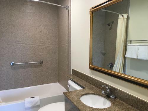 Motel Simply Home Inn & Suites - Riverside