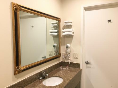 Motel Simply Home Inn & Suites - Riverside