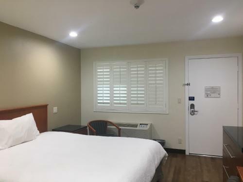 Motel Simply Home Inn & Suites - Riverside