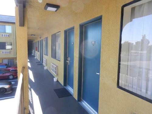 Motel Simply Home Inn & Suites - Riverside