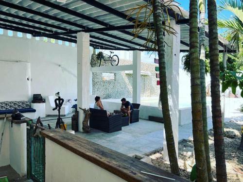 Hotel Tr Econ�mico Y C�modo Con Piscina