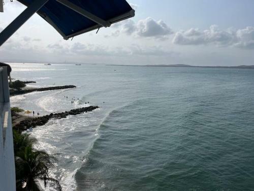 Apartamento Cozy Beachfront Apt Great Views & Pool