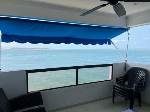 Apartamento Cozy Beachfront Apt Great Views & Pool