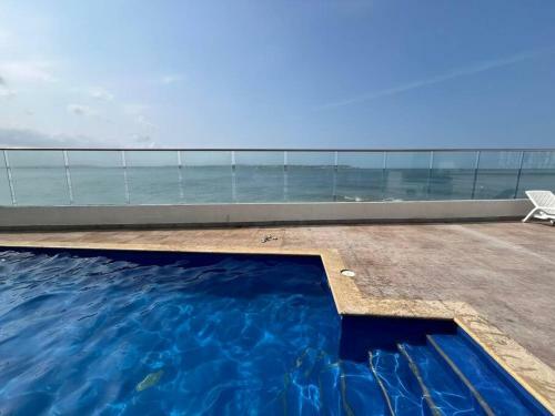 Apartamento Cozy Beachfront Apt Great Views & Pool