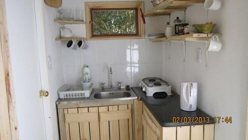 Caba�a De Adobe En Lago Rapel
