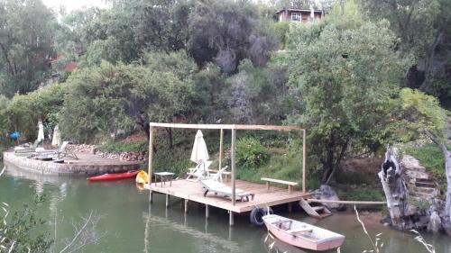 Caba�a De Adobe En Lago Rapel