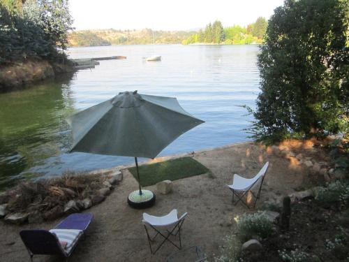 Caba�a De Adobe En Lago Rapel