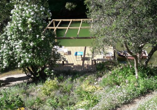 Caba�a De Adobe En Lago Rapel