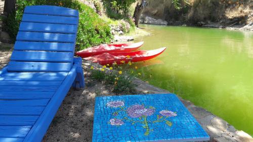 Caba�a De Adobe En Lago Rapel
