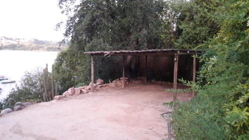 Caba�a De Adobe En Lago Rapel