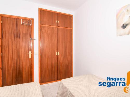 Casa El Vendrell, 3 Dormitorios, 8 Personas - Es-320-23