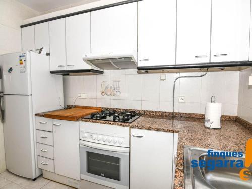 Casa El Vendrell, 3 Dormitorios, 8 Personas - Es-320-23
