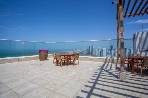 29th Floor Beachfront Apartment In Bocagrande!