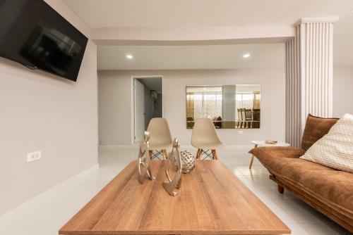 Spacious And Lovely Apartment