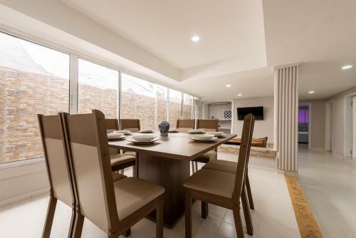 Spacious And Lovely Apartment