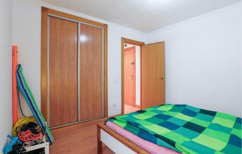 Gorgeous Apartment In Torrevieja With Kitchenette