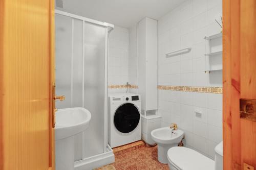 A Spacious And Cozy Apartment.