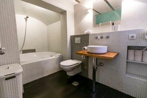 Apartamento 3 Dormitorios En Calle San Vicente.