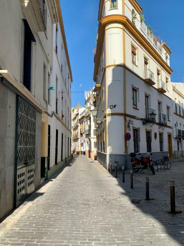 Fam Sevillian Townhouse