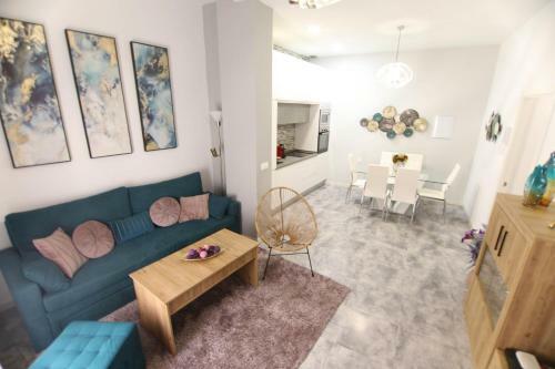 Rentalsevilla Apartamento De 3 Dormitorios En Triana