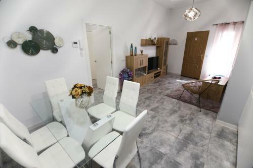 Rentalsevilla Apartamento De 3 Dormitorios En Triana
