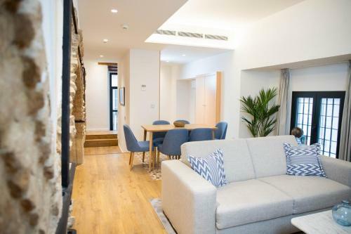 Nqn Aparts & Suites Sevilla