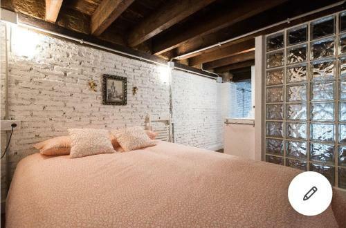 Airbhouse Private Rooms & Apartments