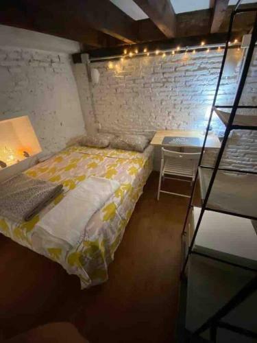 Airbhouse Private Rooms & Apartments