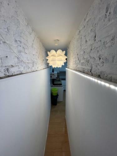 Airbhouse Private Rooms & Apartments