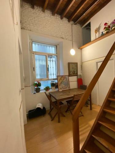 Airbhouse Private Rooms & Apartments