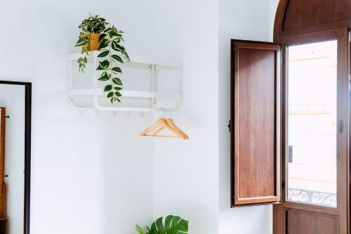 Triana Riverside Guesthouse
