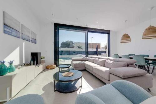 Magn�fica Villa Con Piscina Climatizada