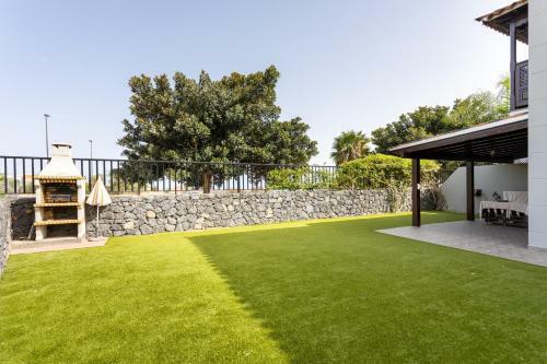 Pretty Family House With Swimming Pool