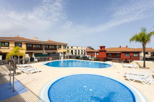 Pretty Family House With Swimming Pool